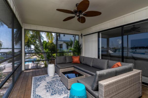 180° Bay Views, Newly Remodeled, Walk to Beach